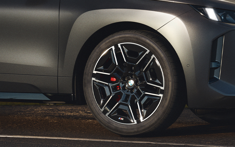 Close up of the M aerodynamic wheels.