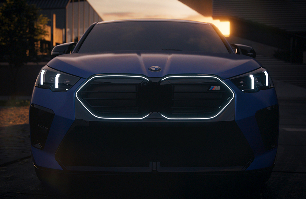 The BMW X2 M35i kidney grille with Iconic Glow.