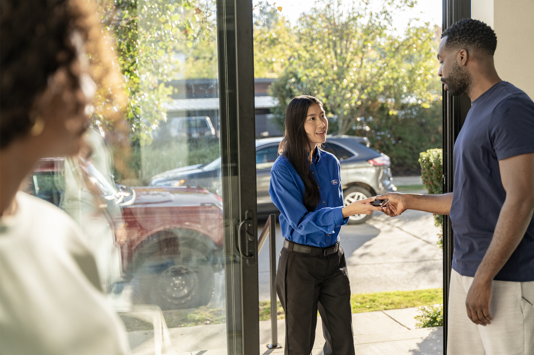 Icon drawing of a car in front of house with arrow pointing away