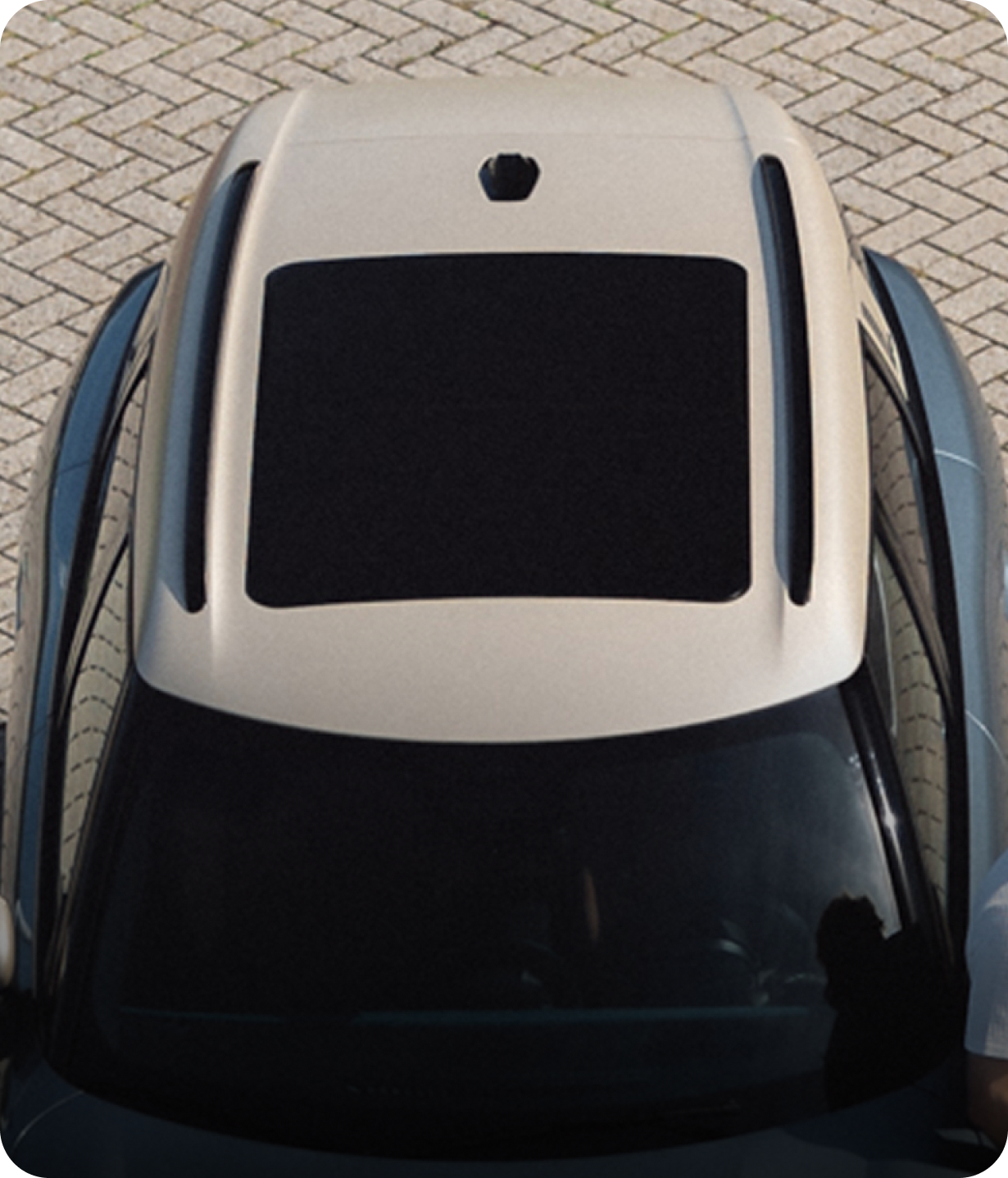 The Panoramic Moonroof of the MINI
Countryman SE ALL4.