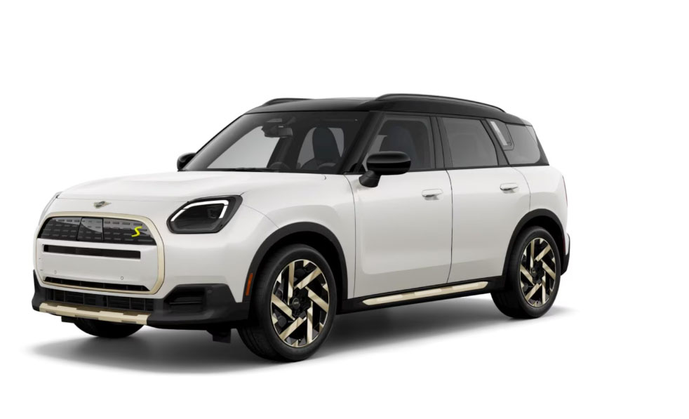 Angled view of a white MINI Countryman SE ALL4 vehicle parked. 
