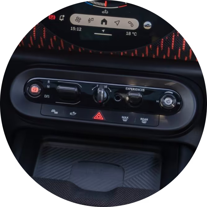 A close-up of the MINI Toggle Bar on the MINI JCW Countryman ALL4.