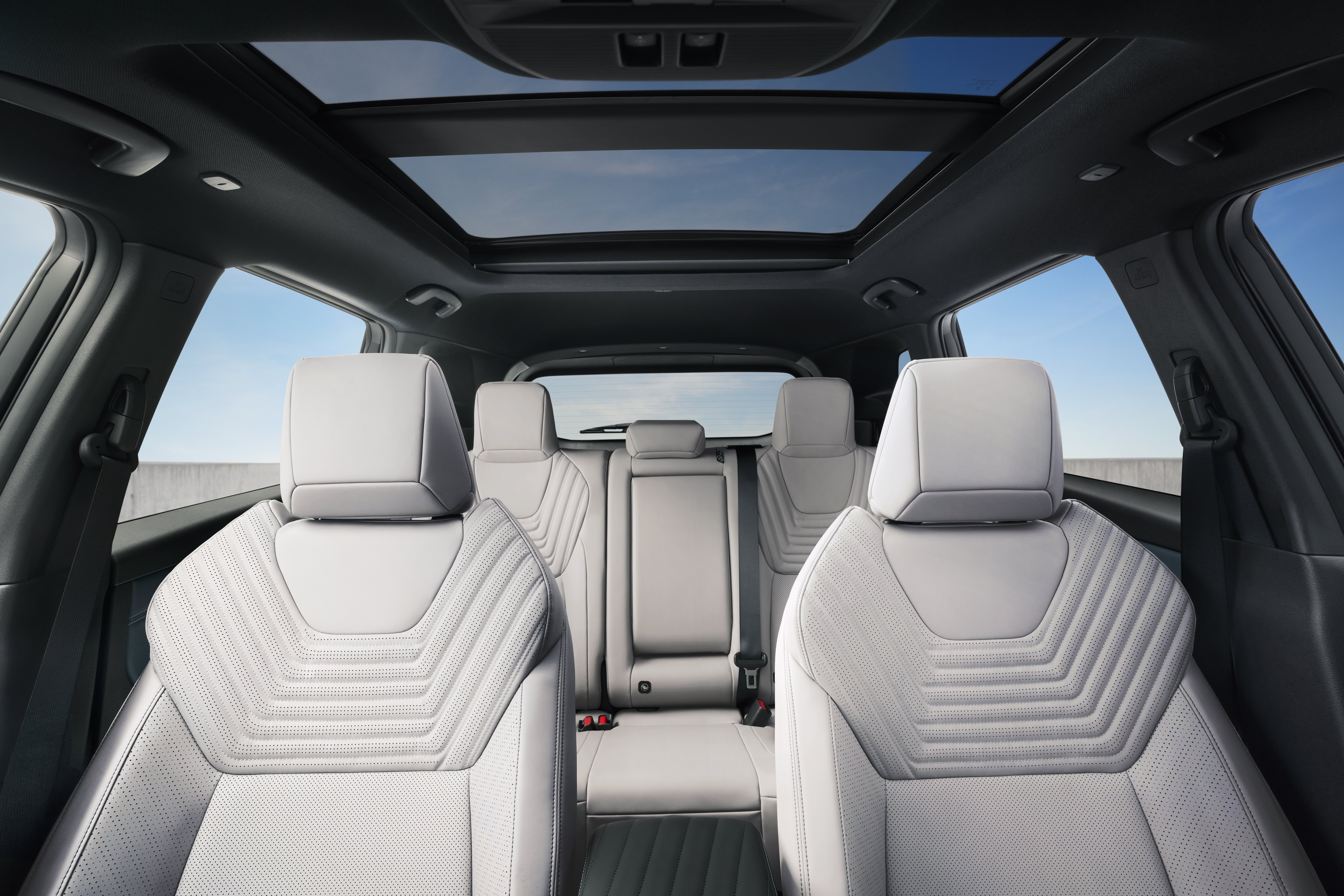 Nissan Rogue interior technology and controls